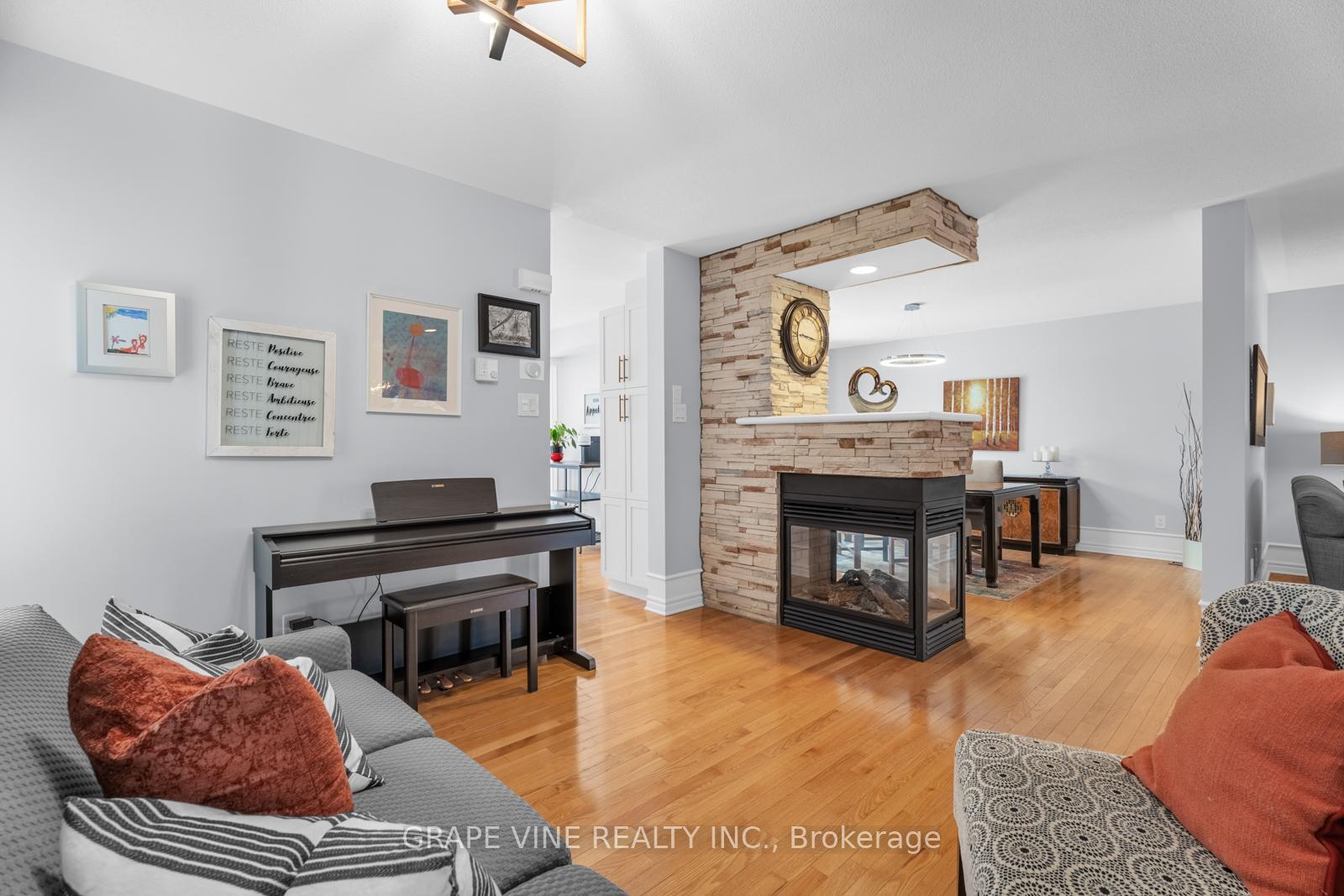 Photo 10 of 588 Dusty Miller Crescent, Ottawa, Riverside South/Gloucester Glen — HOMEH