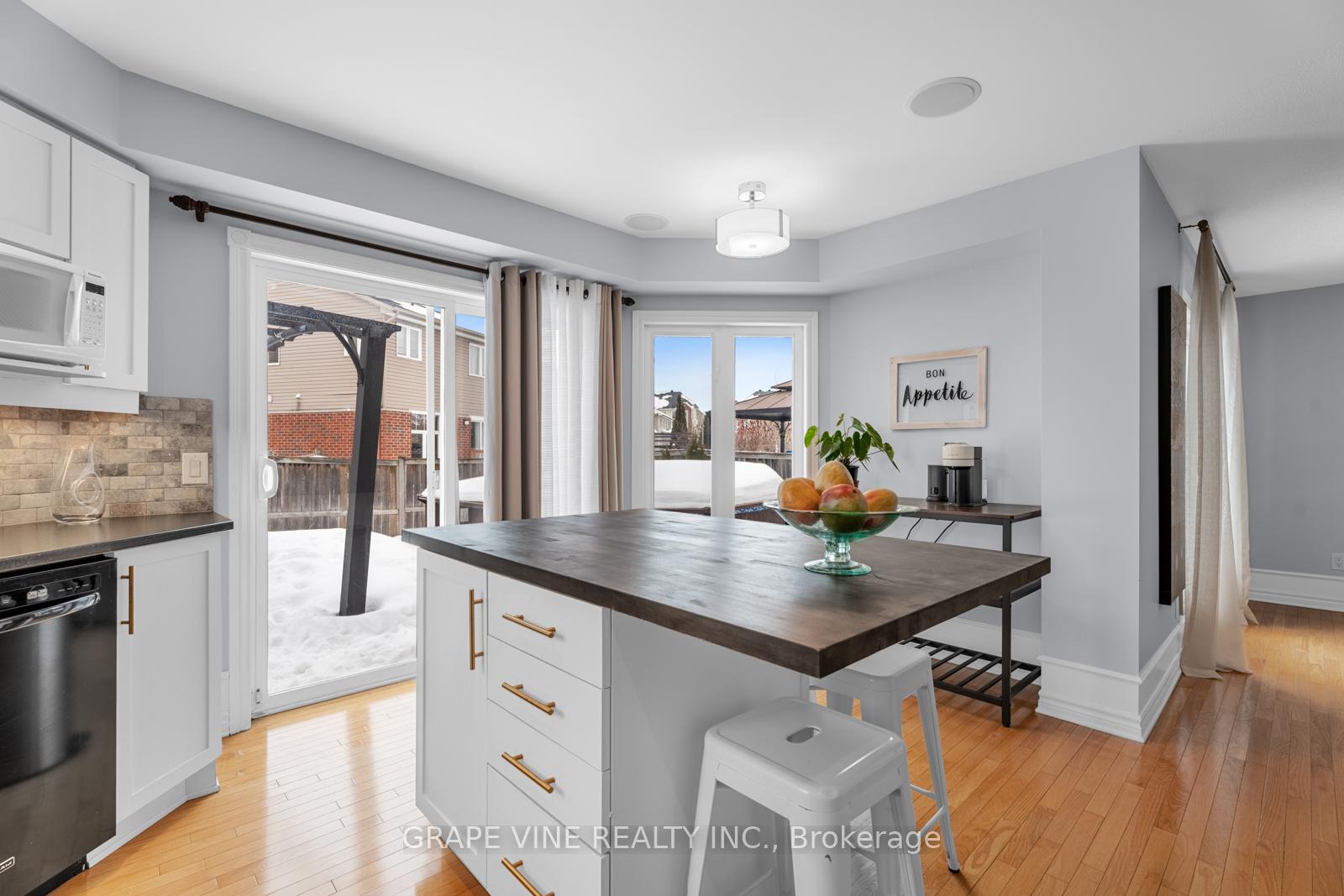 Photo 18 of 588 Dusty Miller Crescent, Ottawa, Riverside South/Gloucester Glen — HOMEH