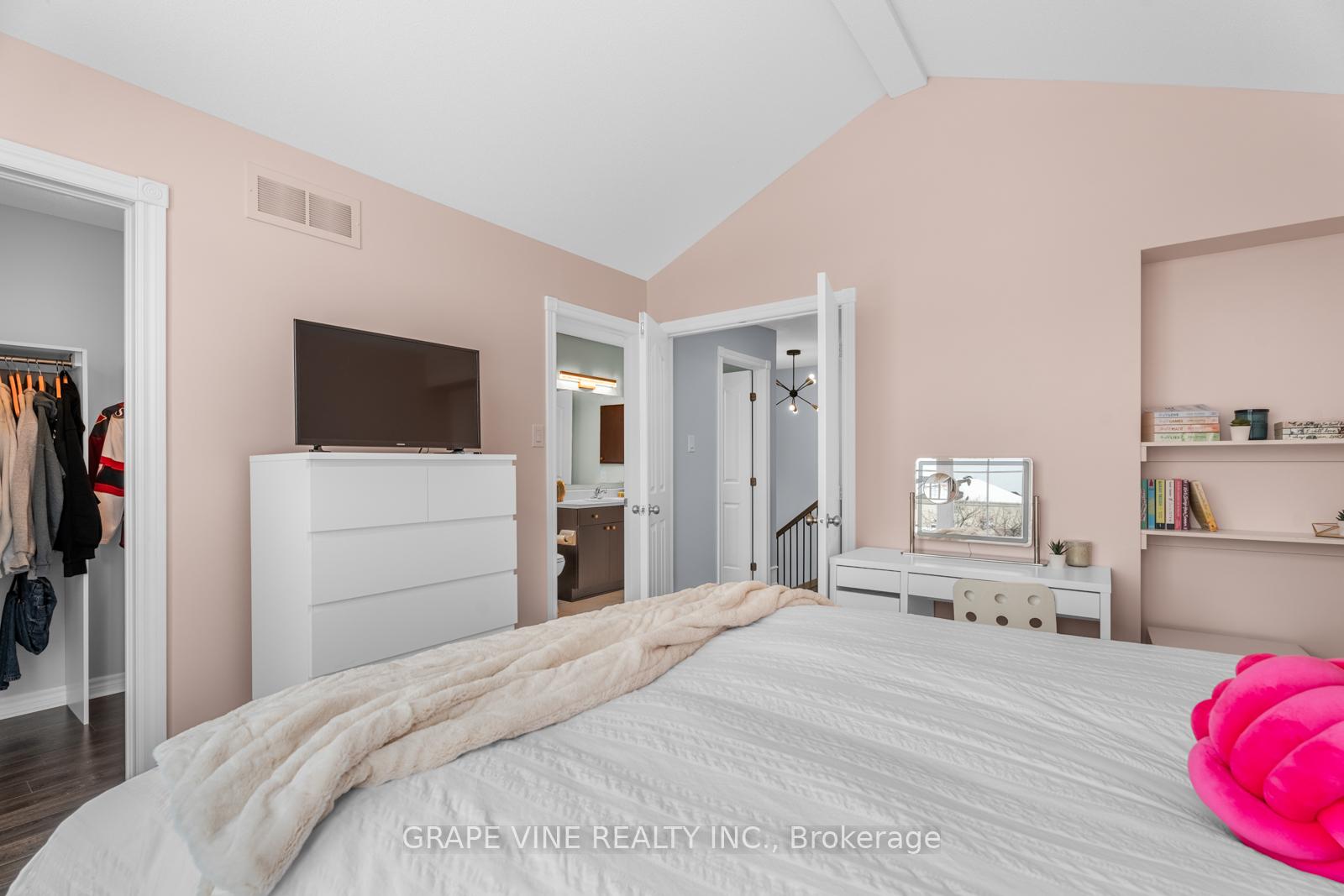 Photo 30 of 588 Dusty Miller Crescent, Ottawa, Riverside South/Gloucester Glen — HOMEH