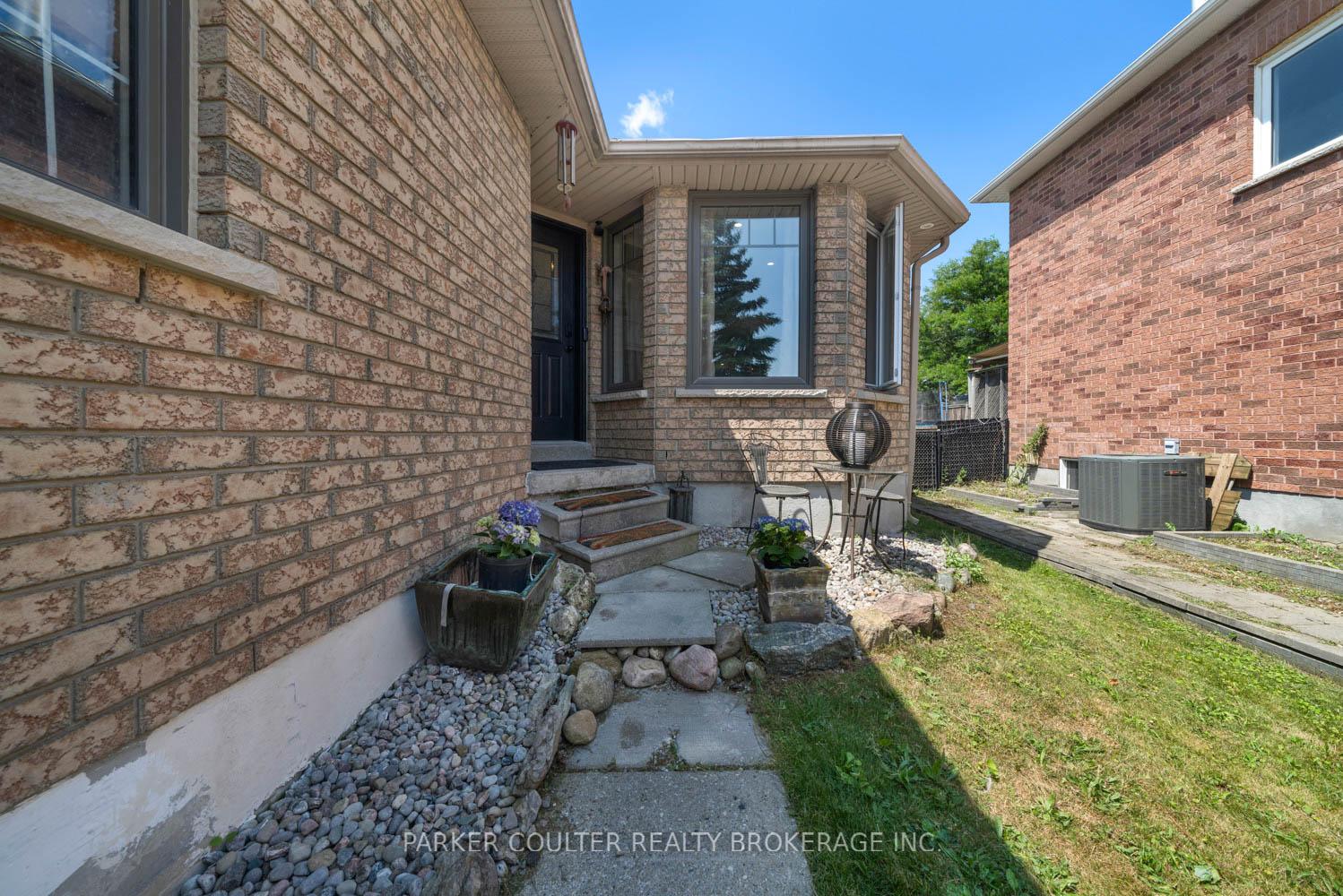 Photo 3 of 78 Ward Drive, Barrie, Painswick South — HOMEH