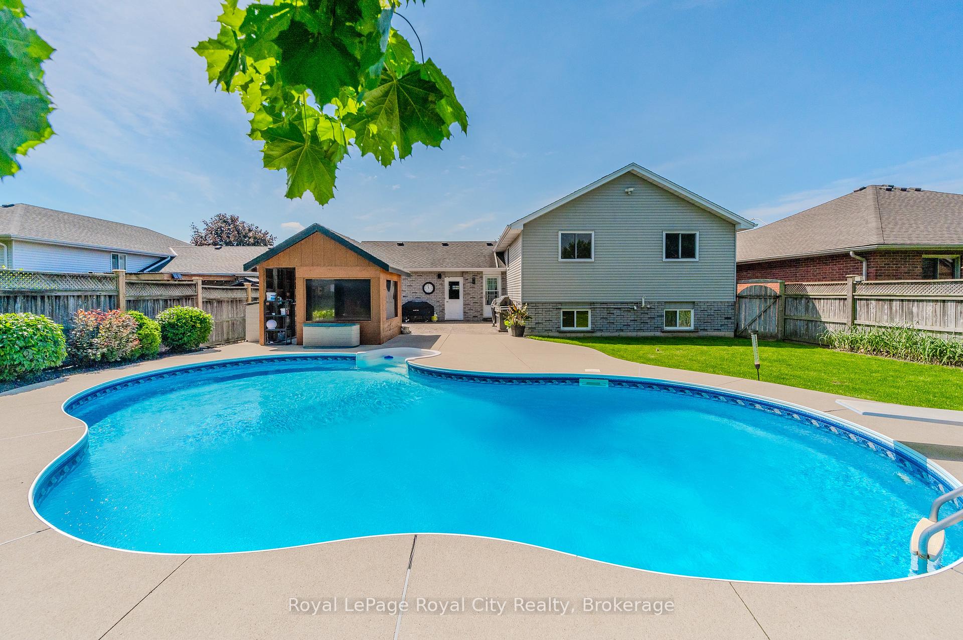 Photo 3 of 100 Windsor Drive, Brant, South Dumfries — HOMEH