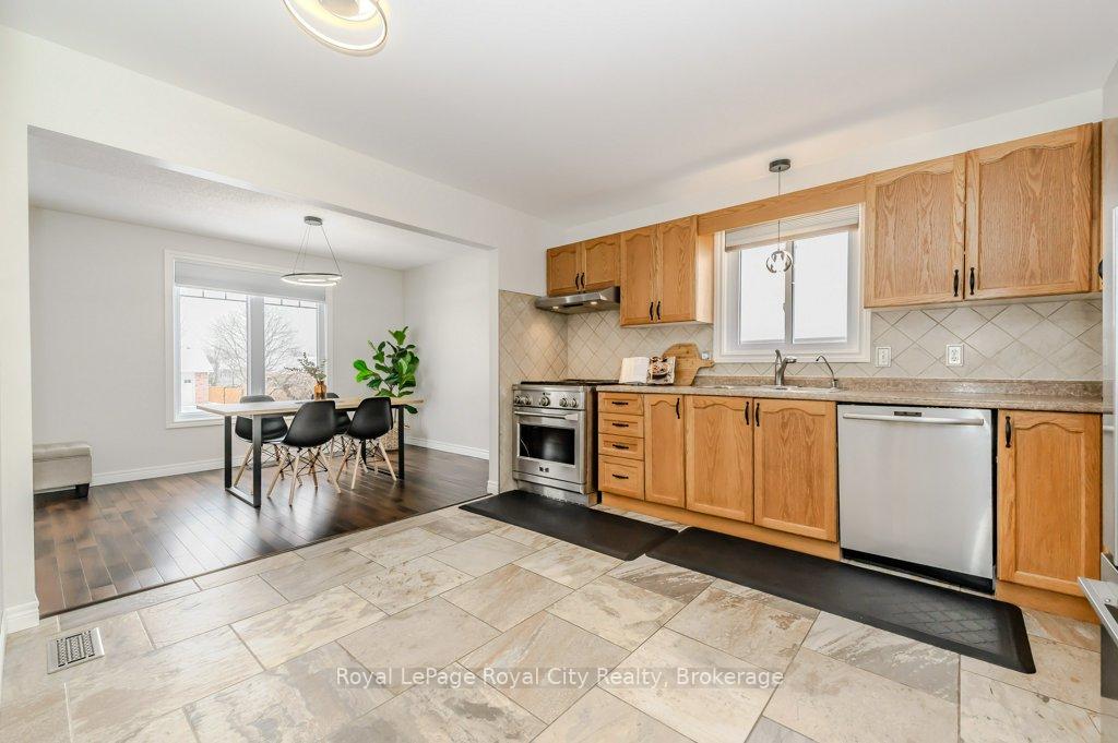 Photo 8 of 100 Windsor Drive, Brant, South Dumfries — HOMEH