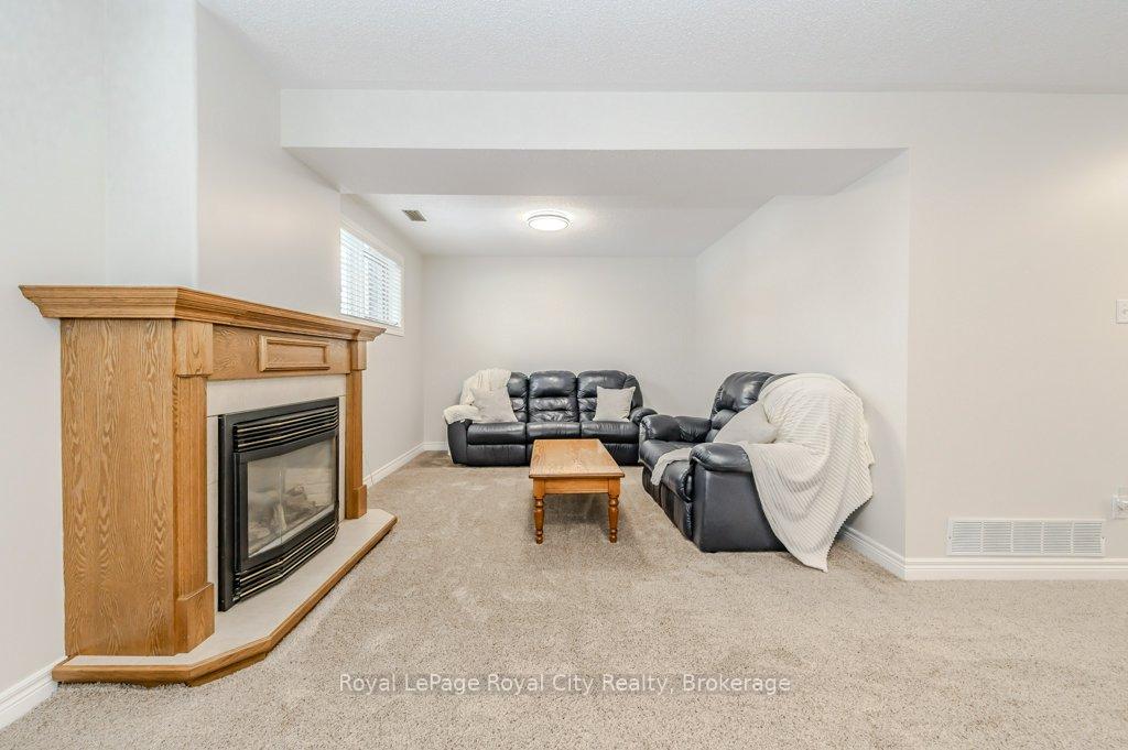 Photo 15 of 100 Windsor Drive, Brant, South Dumfries — HOMEH