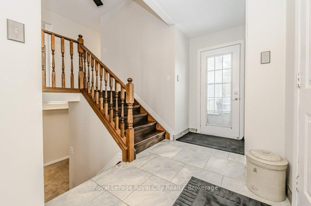 Photo 18 of 100 Windsor Drive, Brant, South Dumfries — HOMEH