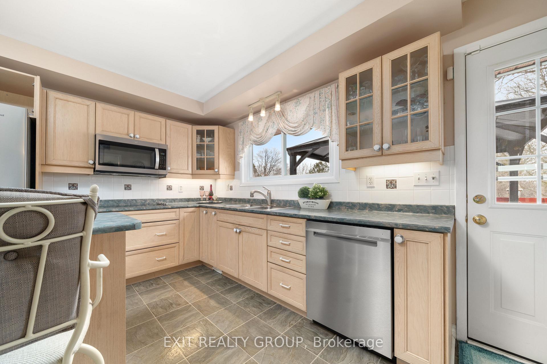 Photo 13 of 129 Leland Drive, Belleville, Belleville Ward — HOMEH