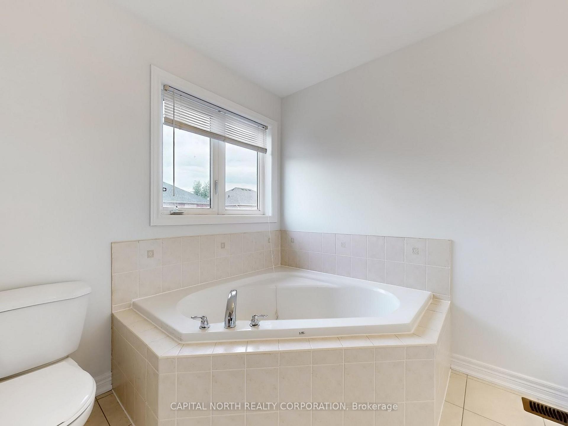 Photo 24 of 29 Begonia Crescent, Brampton, Northwest Sandalwood Parkway — HOMEH