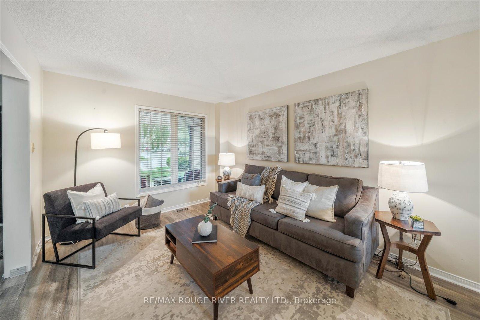 Photo 8 of 60 Bonnycastle Drive, Clarington, Bowmanville — HOMEH