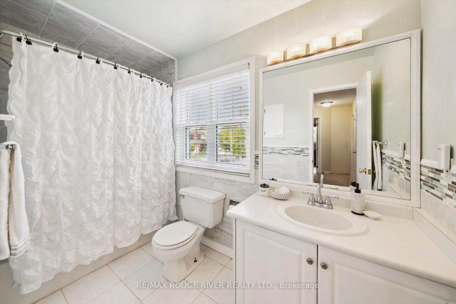 Photo 33 of 60 Bonnycastle Drive, Clarington, Bowmanville — HOMEH