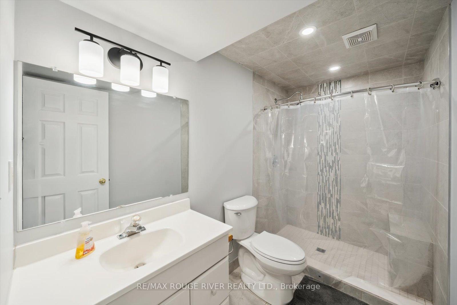 Photo 39 of 60 Bonnycastle Drive, Clarington, Bowmanville — HOMEH