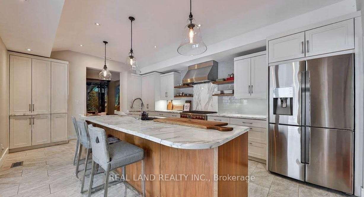 Photo 2 of 2139 Canterbury Drive, Burlington, Tyandaga — HOMEH