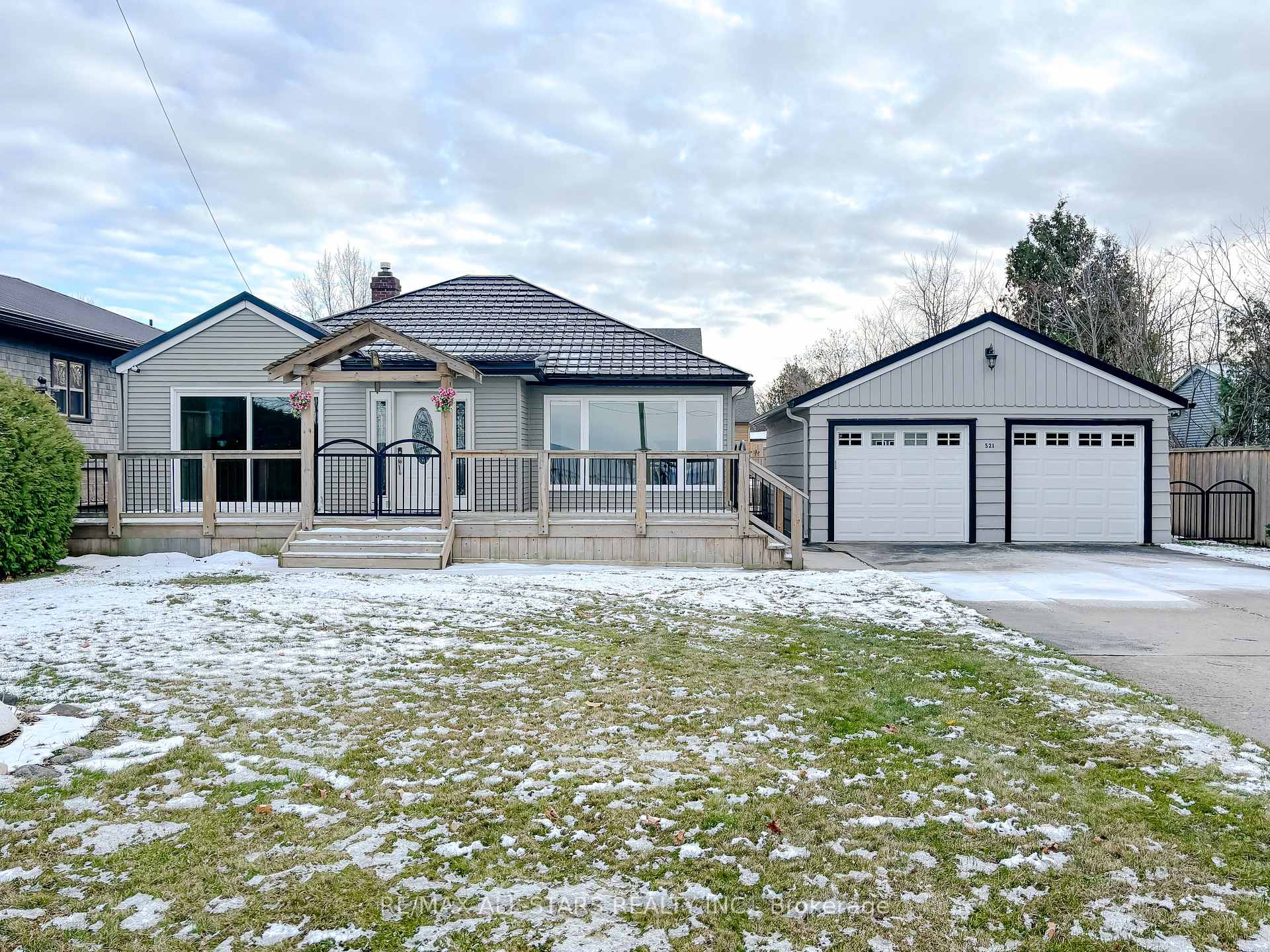 Front of 521 Lake Drive E