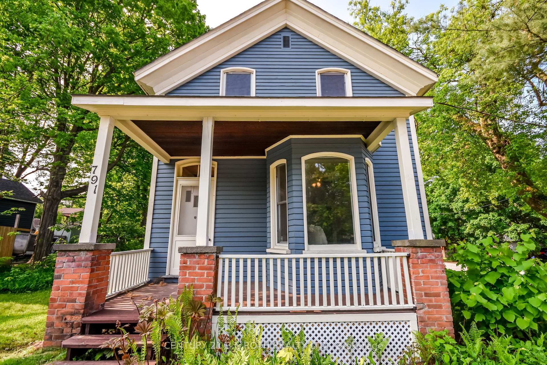 Photo 2 of 791 Bay Street, Gravenhurst, Muskoka (S) — HOMEH