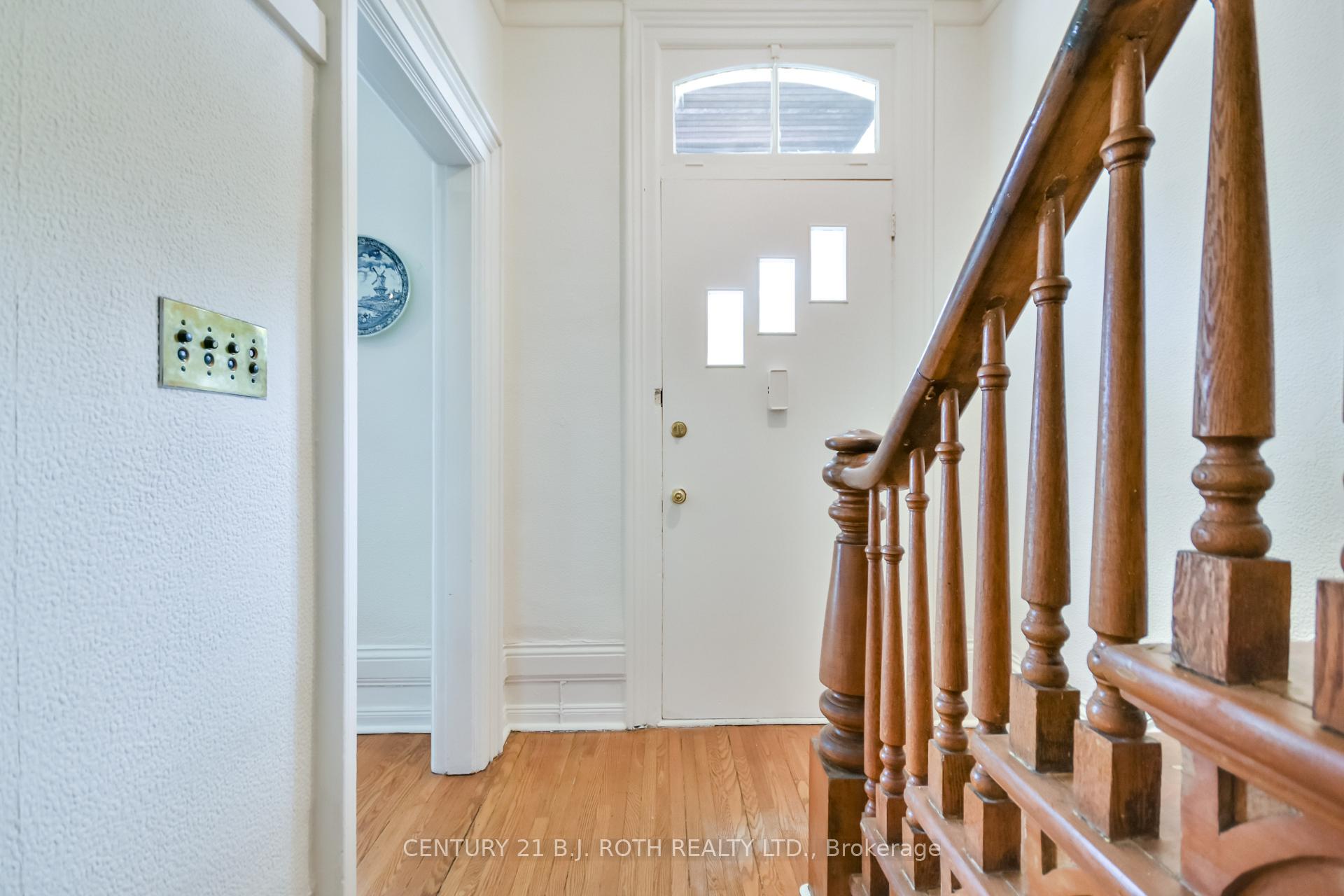 Photo 4 of 791 Bay Street, Gravenhurst, Muskoka (S) — HOMEH