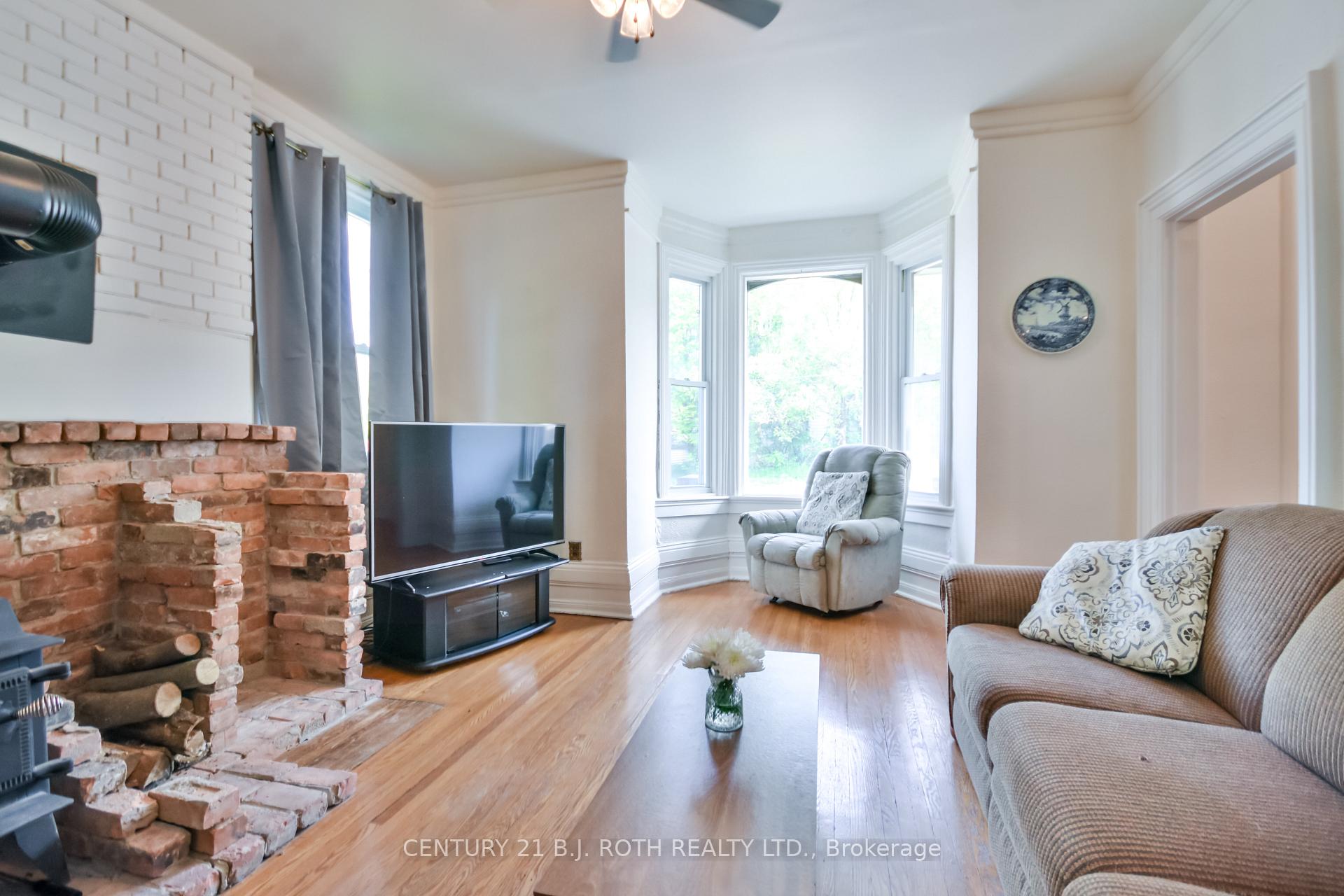 Photo 7 of 791 Bay Street, Gravenhurst, Muskoka (S) — HOMEH