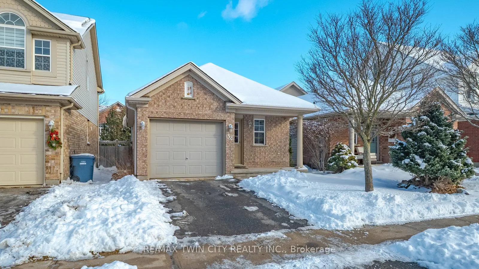 Photo 7 of 38 Sinclair Street, Guelph, Pineridge/Westminster Woods — HOMEH