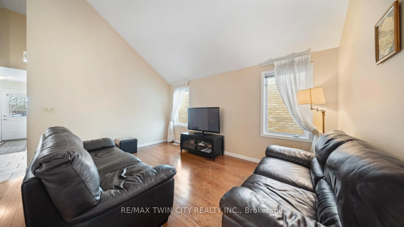 Photo 33 of 38 Sinclair Street, Guelph, Pineridge/Westminster Woods — HOMEH