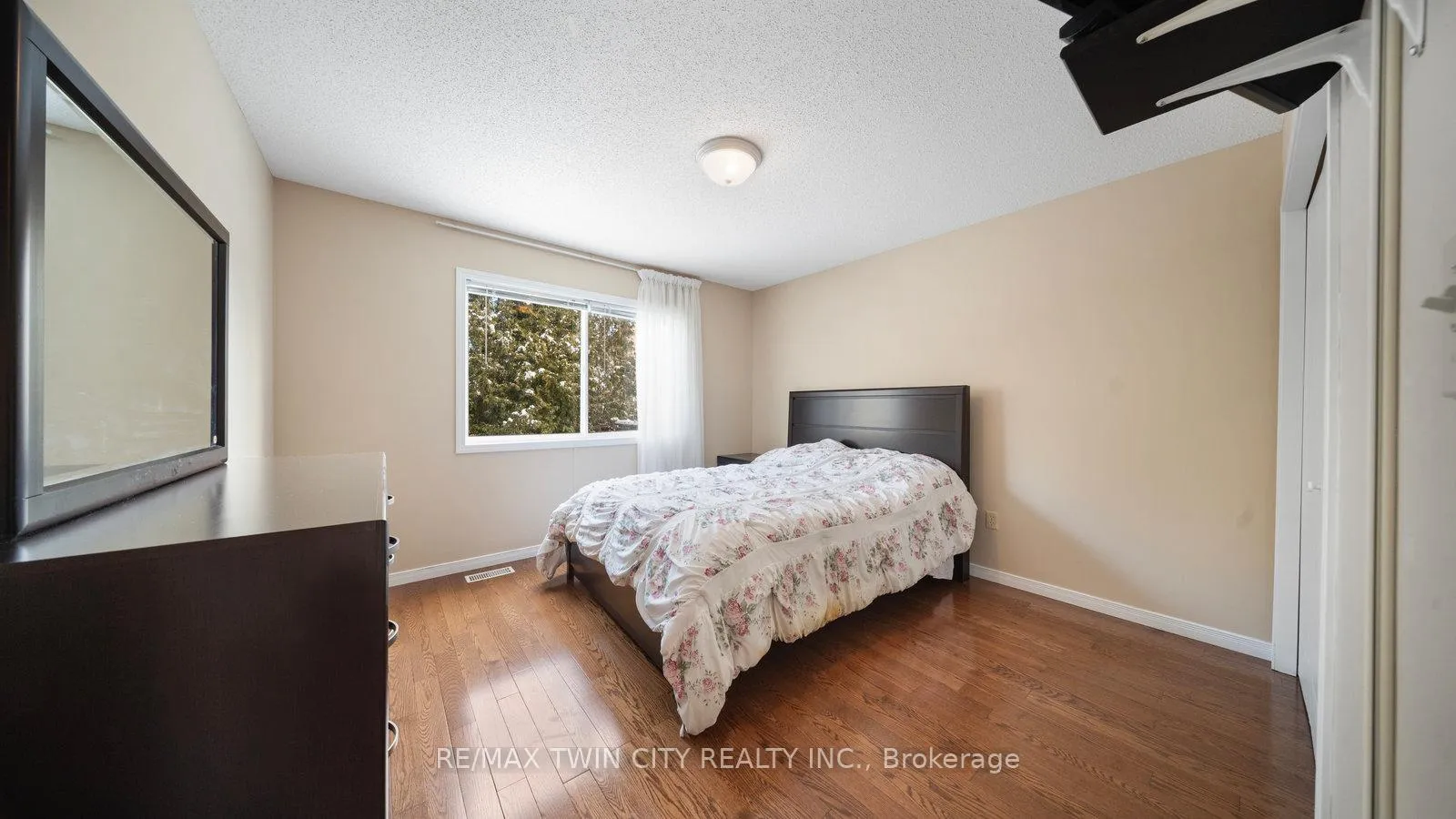 Photo 37 of 38 Sinclair Street, Guelph, Pineridge/Westminster Woods — HOMEH