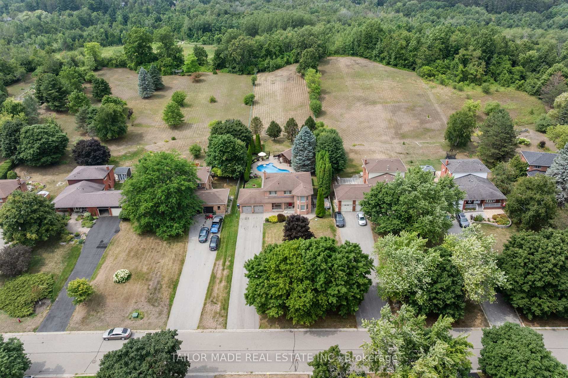 Photo 12 of 48 Marilyn Street, Caledon, Caledon East — HOMEH