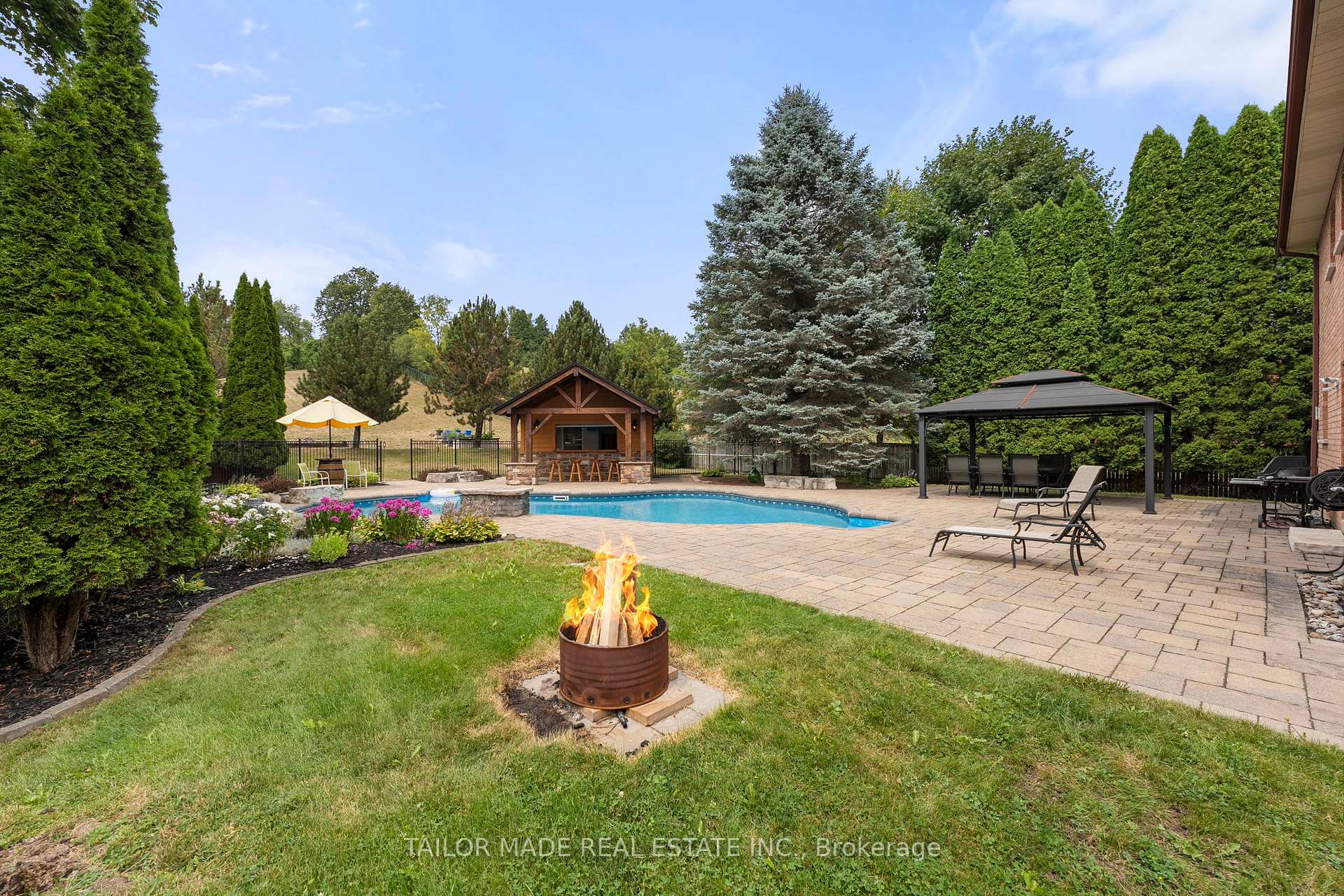 Photo 5 of 48 Marilyn Street, Caledon, Caledon East — HOMEH