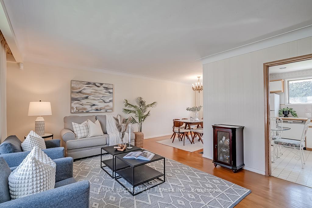Photo 8 of 363 East Side Crescent, Burlington, Brant — HOMEH