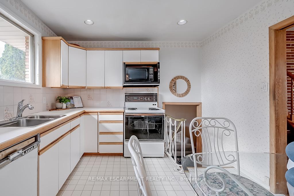 Photo 3 of 363 East Side Crescent, Burlington, Brant — HOMEH