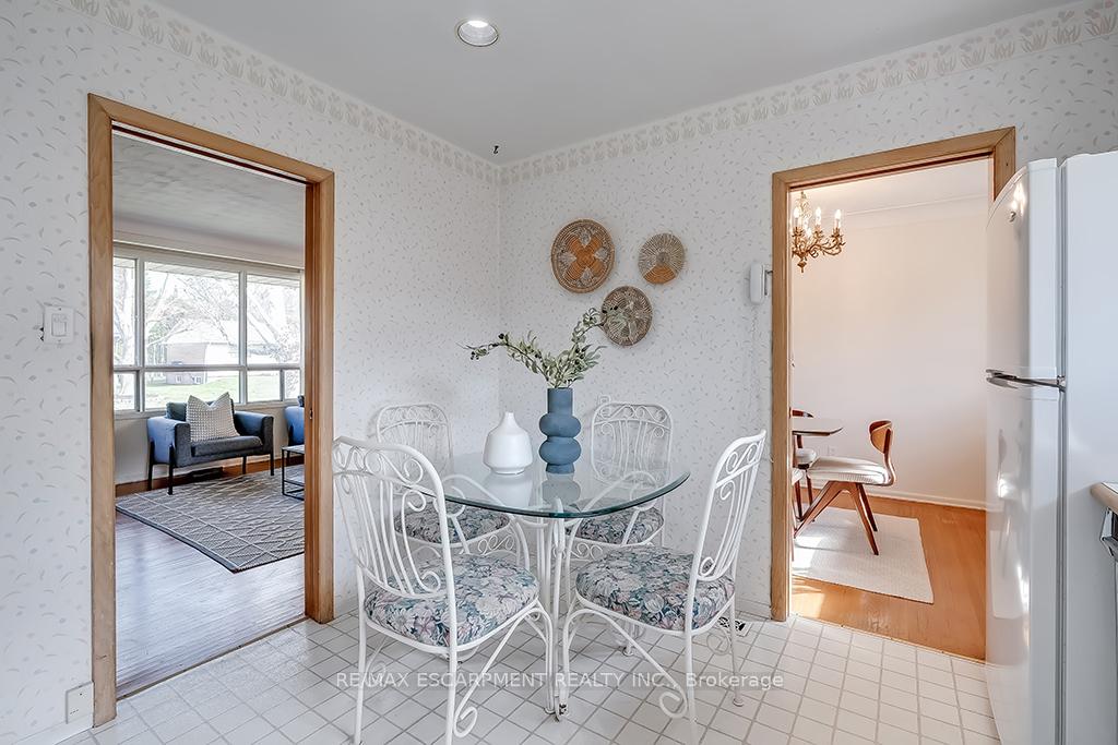 Photo 10 of 363 East Side Crescent, Burlington, Brant — HOMEH