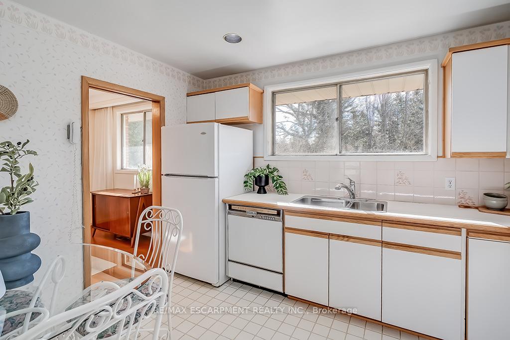 Photo 12 of 363 East Side Crescent, Burlington, Brant — HOMEH