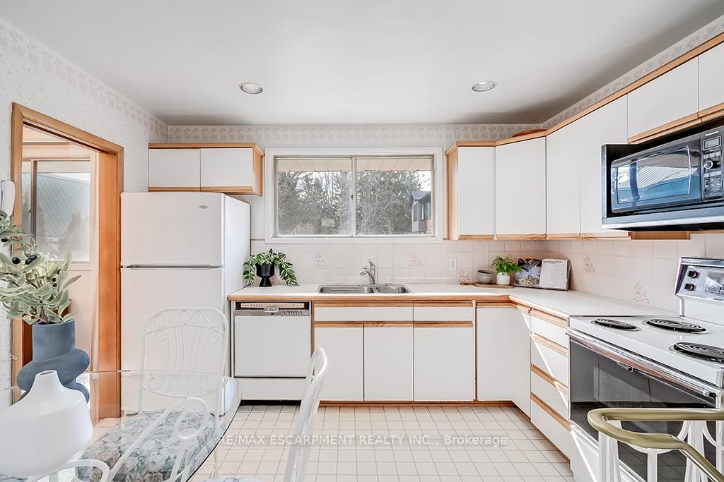 Photo 25 of 363 East Side Crescent, Burlington, Brant — HOMEH