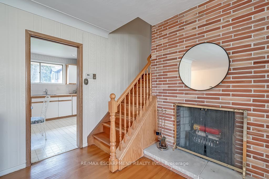 Photo 7 of 363 East Side Crescent, Burlington, Brant — HOMEH