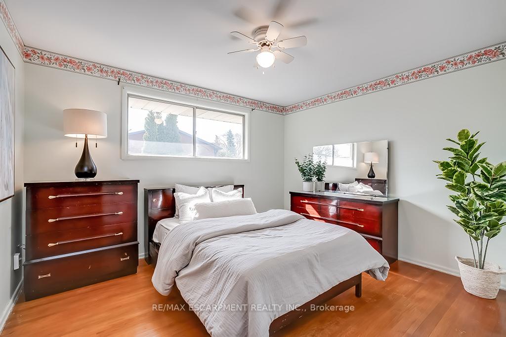 Photo 14 of 363 East Side Crescent, Burlington, Brant — HOMEH