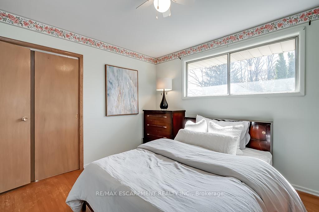 Photo 11 of 363 East Side Crescent, Burlington, Brant — HOMEH