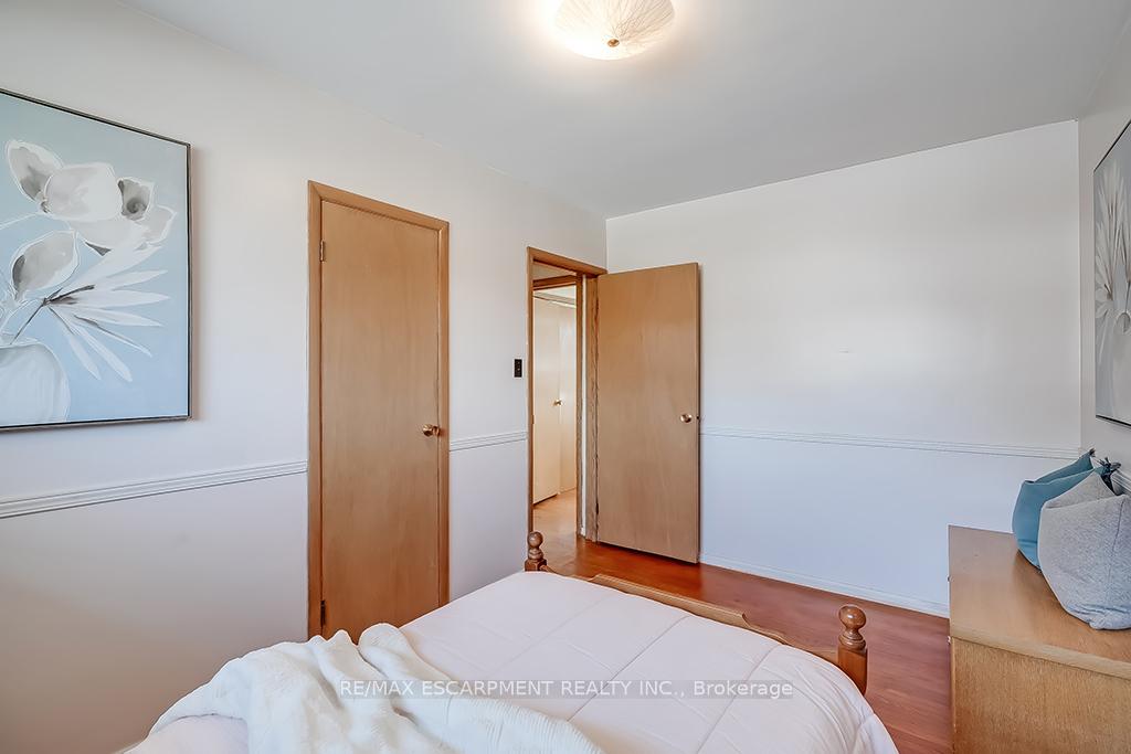 Photo 18 of 363 East Side Crescent, Burlington, Brant — HOMEH