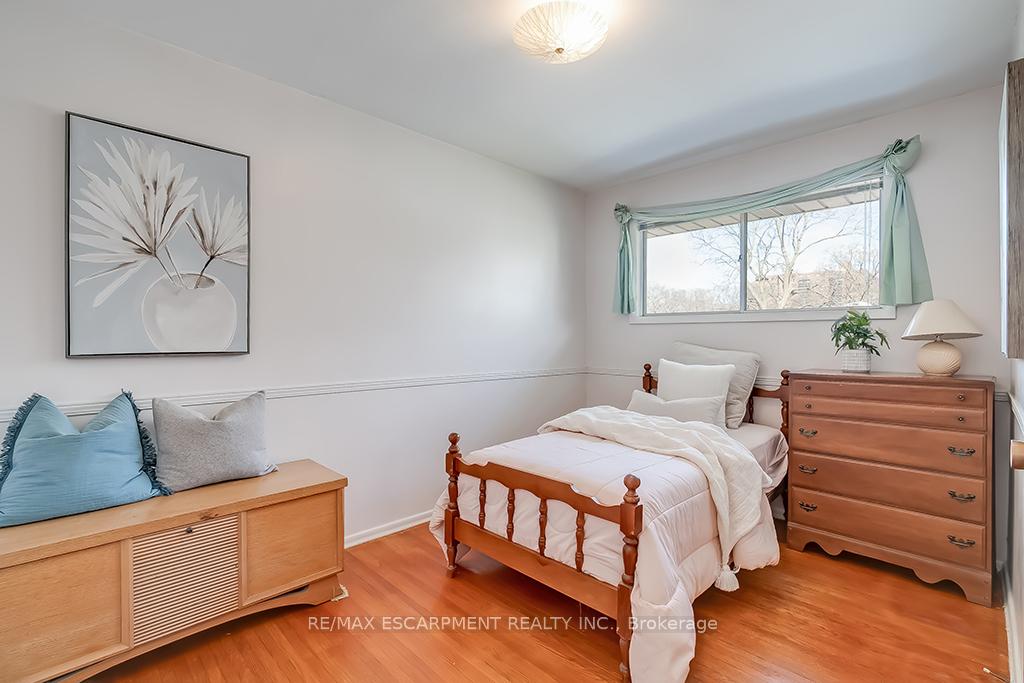Photo 34 of 363 East Side Crescent, Burlington, Brant — HOMEH