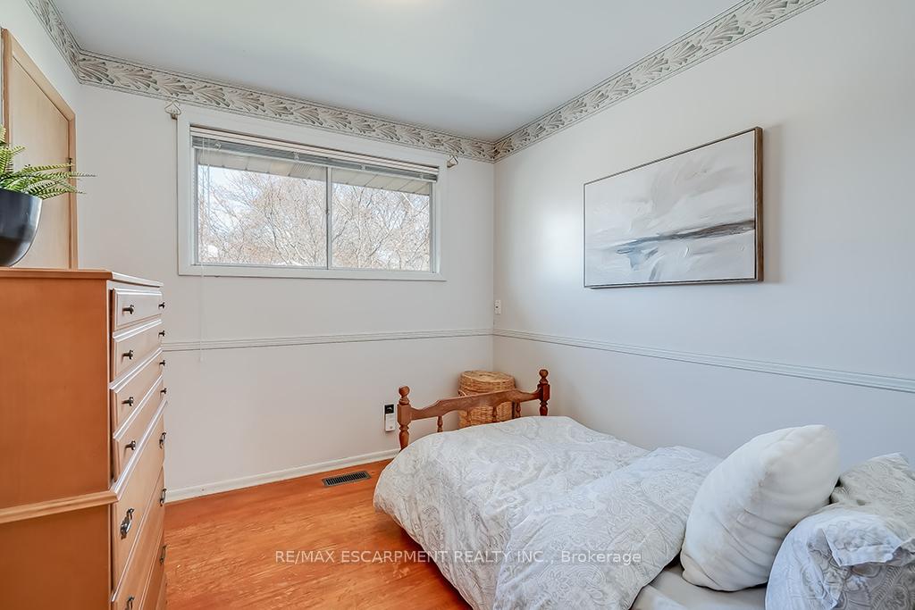 Photo 17 of 363 East Side Crescent, Burlington, Brant — HOMEH