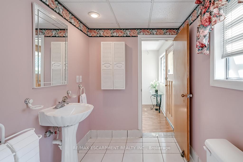Photo 20 of 363 East Side Crescent, Burlington, Brant — HOMEH