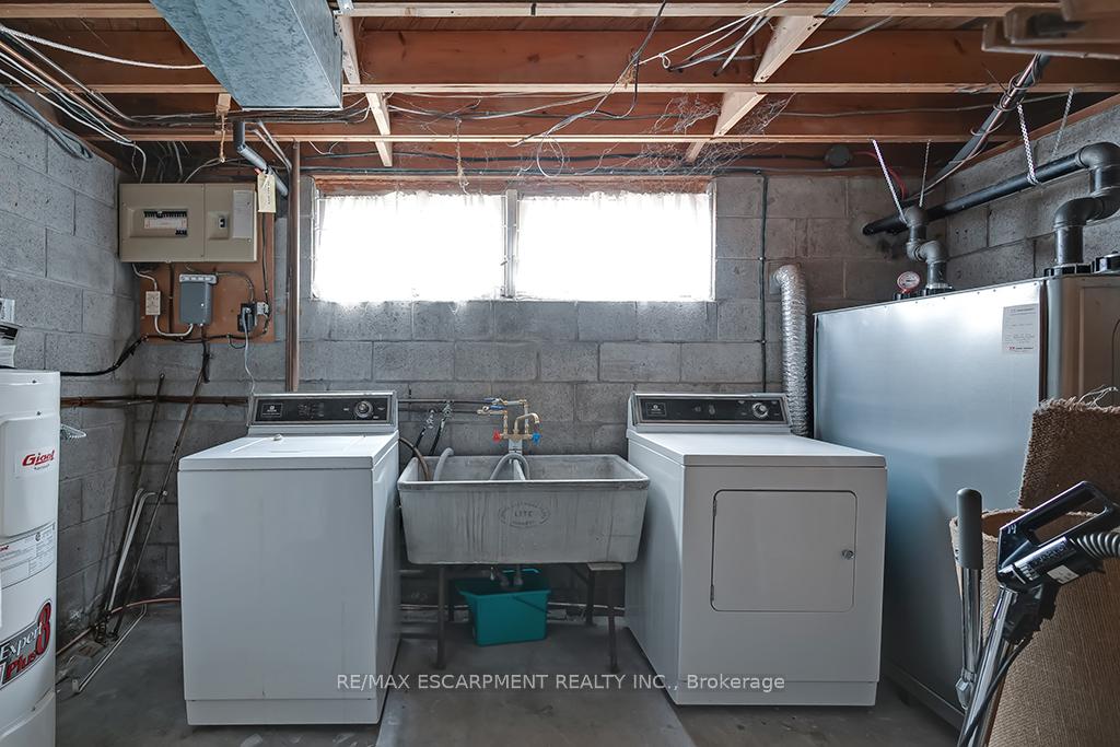 Photo 24 of 363 East Side Crescent, Burlington, Brant — HOMEH