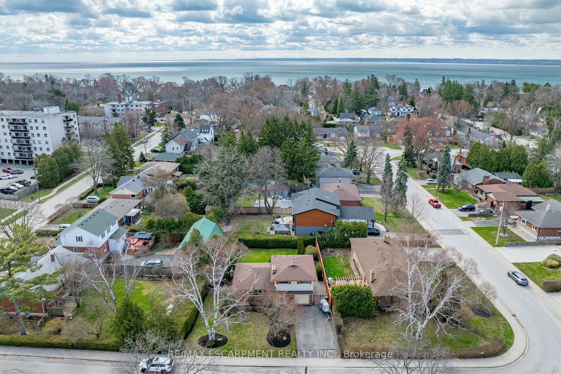 Photo 38 of 363 East Side Crescent, Burlington, Brant — HOMEH