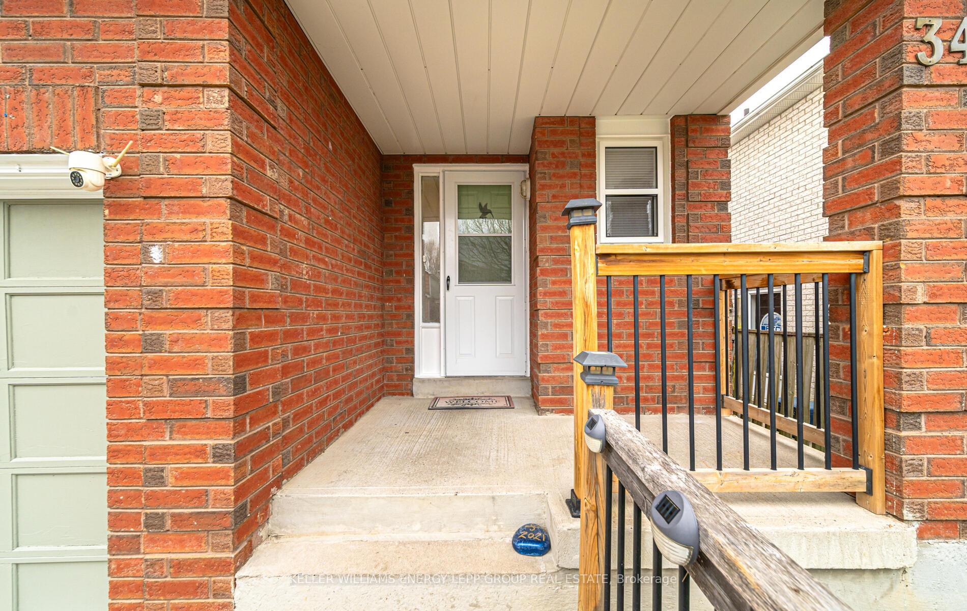 Photo 3 of 34 Marchwood Crescent, Clarington, Bowmanville — HOMEH