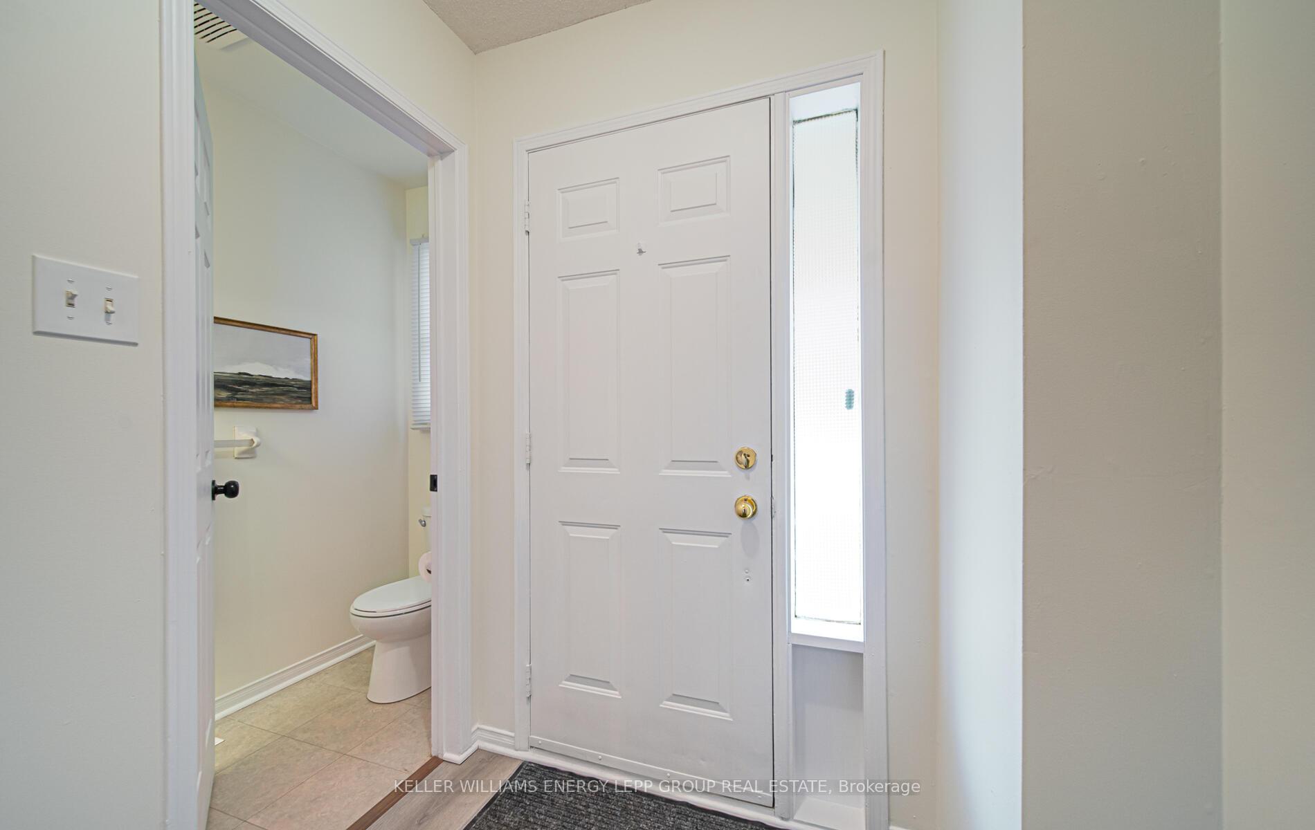 Photo 4 of 34 Marchwood Crescent, Clarington, Bowmanville — HOMEH
