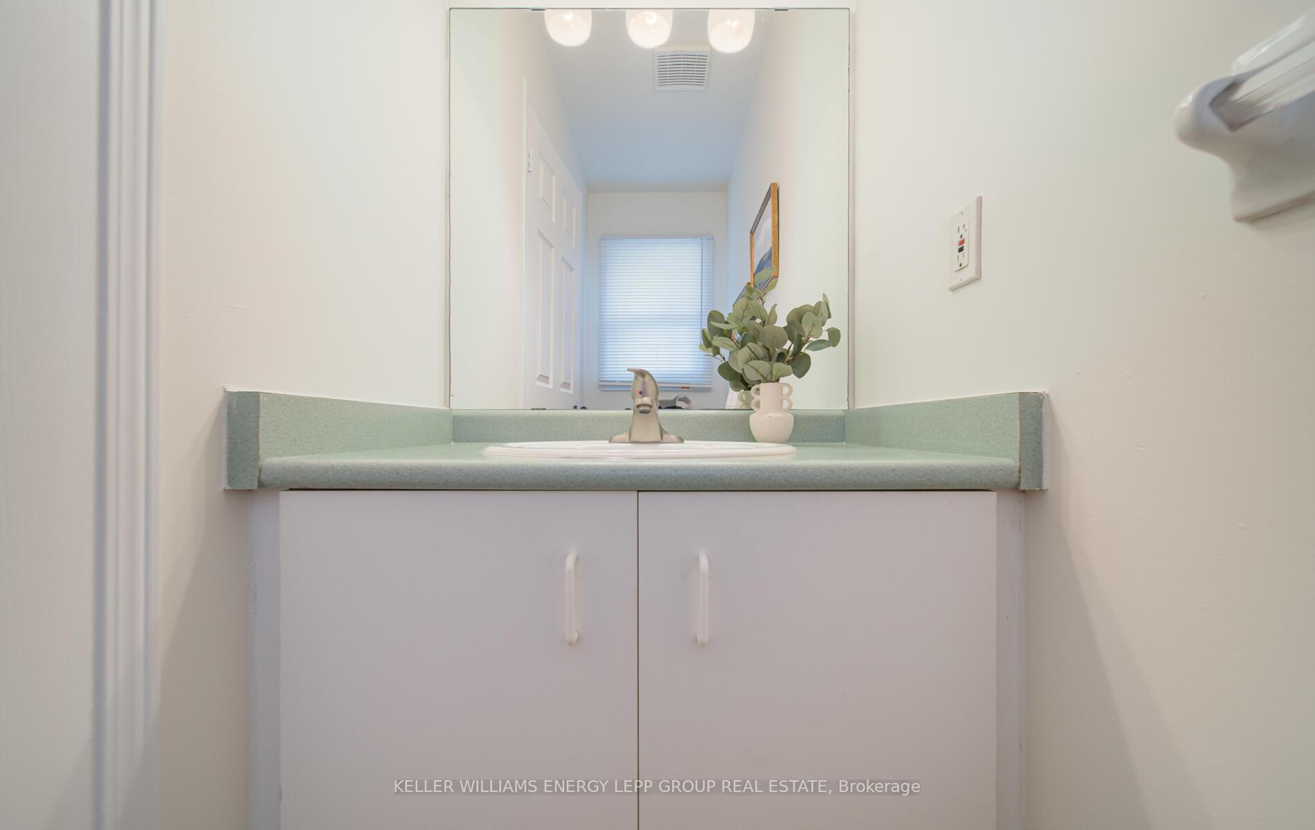 Photo 5 of 34 Marchwood Crescent, Clarington, Bowmanville — HOMEH