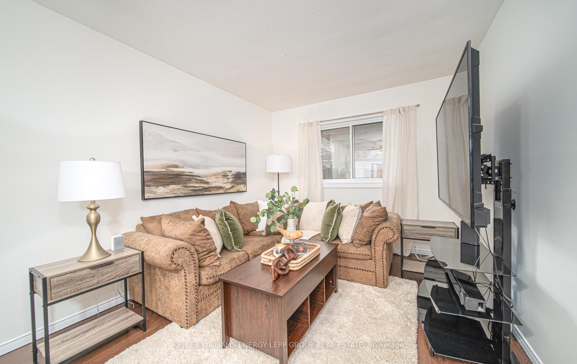 Photo 10 of 34 Marchwood Crescent, Clarington, Bowmanville — HOMEH