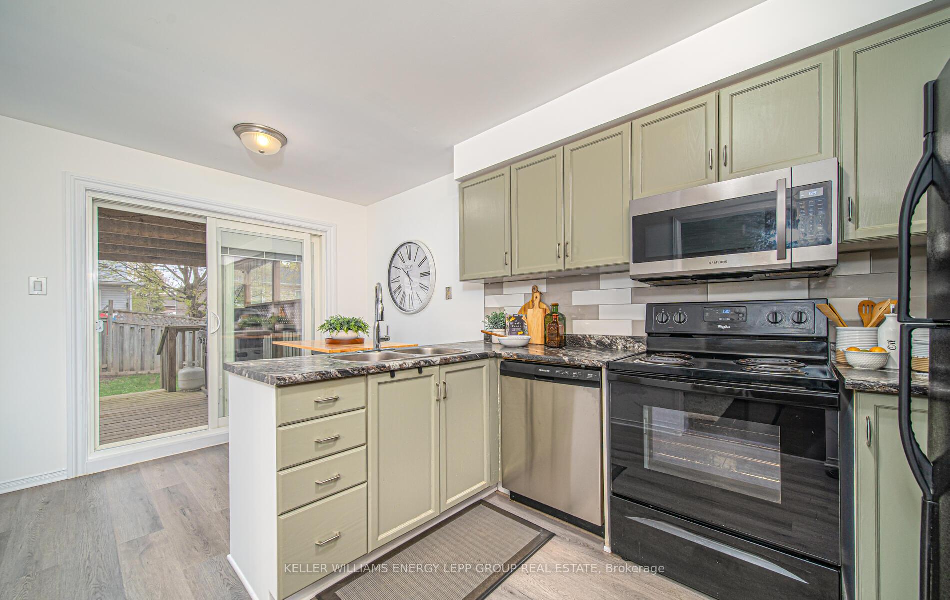 Photo 13 of 34 Marchwood Crescent, Clarington, Bowmanville — HOMEH