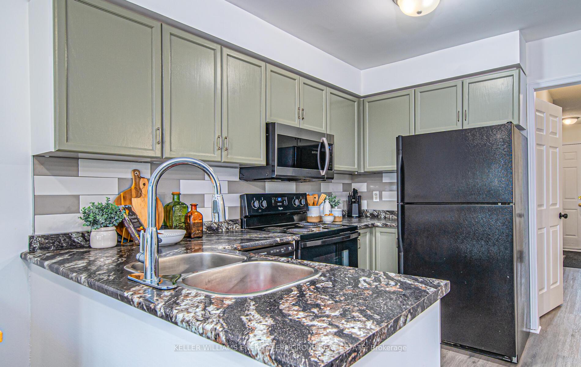 Photo 16 of 34 Marchwood Crescent, Clarington, Bowmanville — HOMEH