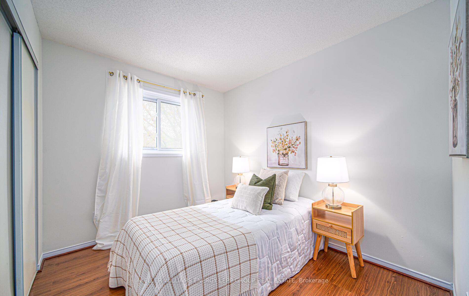 Photo 17 of 34 Marchwood Crescent, Clarington, Bowmanville — HOMEH