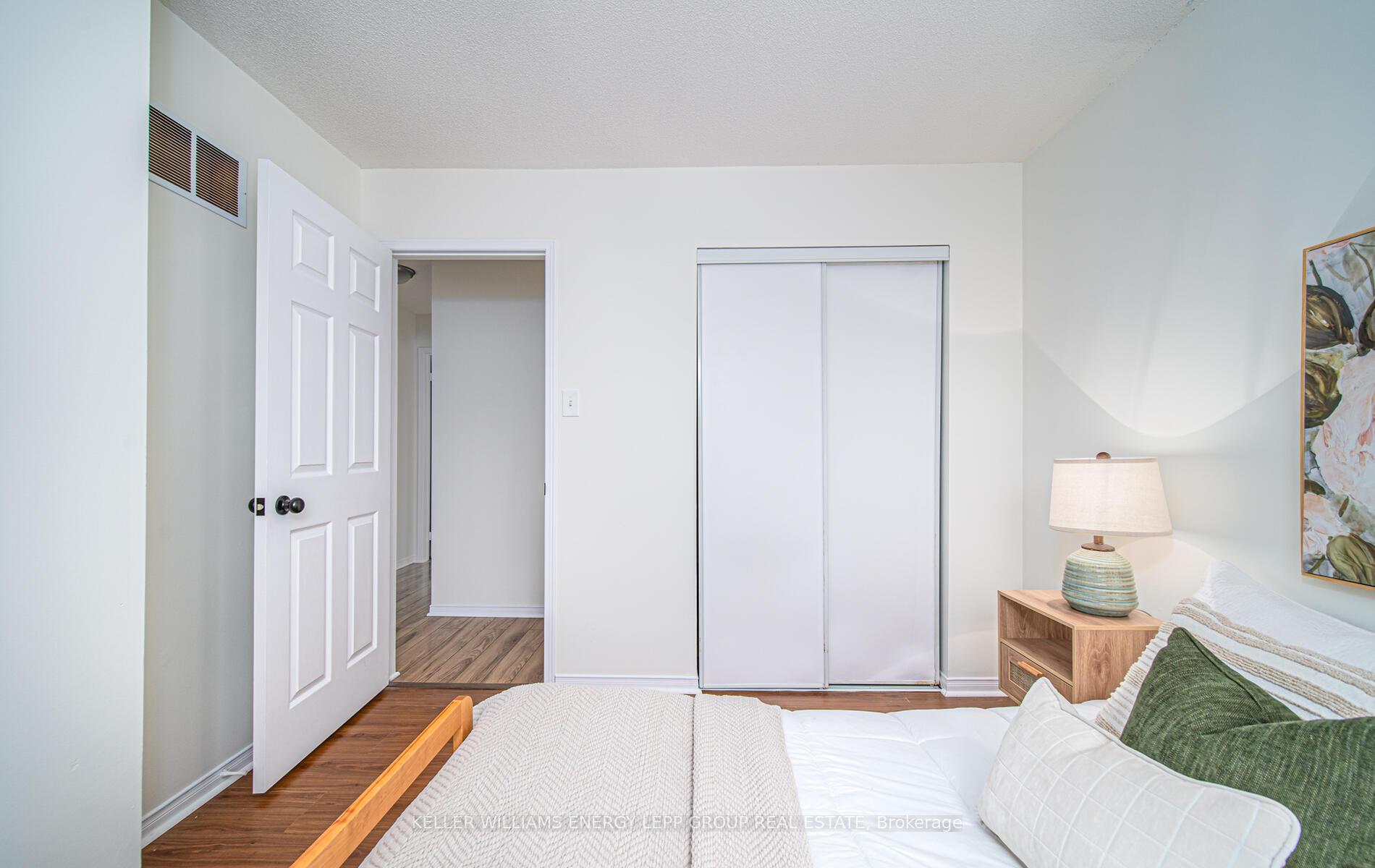 Photo 20 of 34 Marchwood Crescent, Clarington, Bowmanville — HOMEH