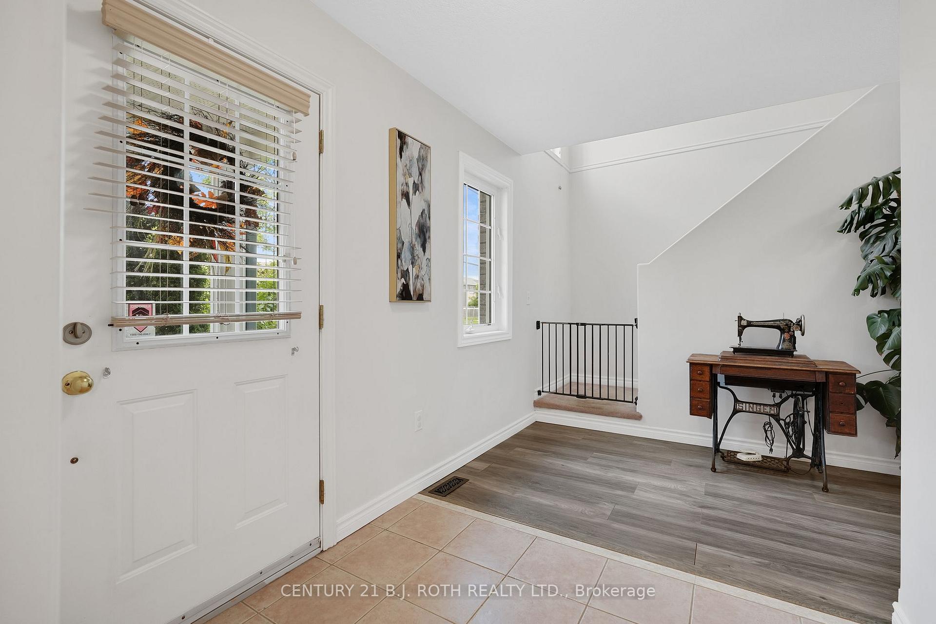 Photo 4 of Unit D, 16 Marsellus Drive, Barrie, Holly — HOMEH
