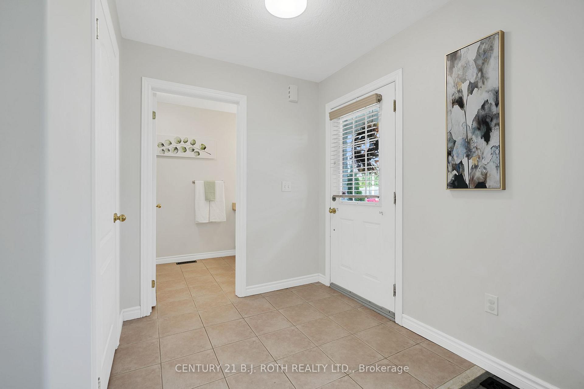 Photo 5 of Unit D, 16 Marsellus Drive, Barrie, Holly — HOMEH