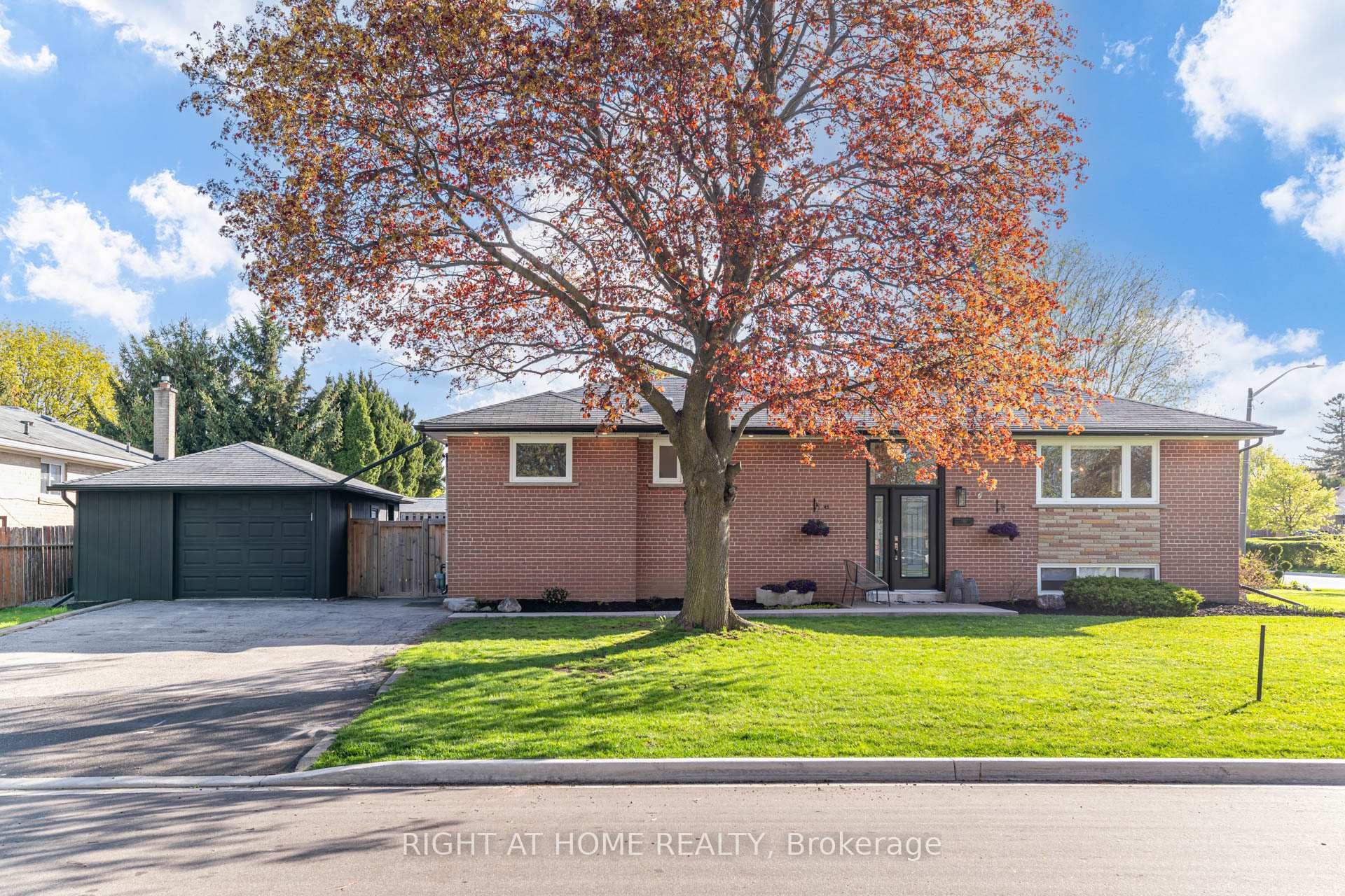 Photo 1 of 43 Sherwood Crescent, Brampton, Northwood Park — HOMEH