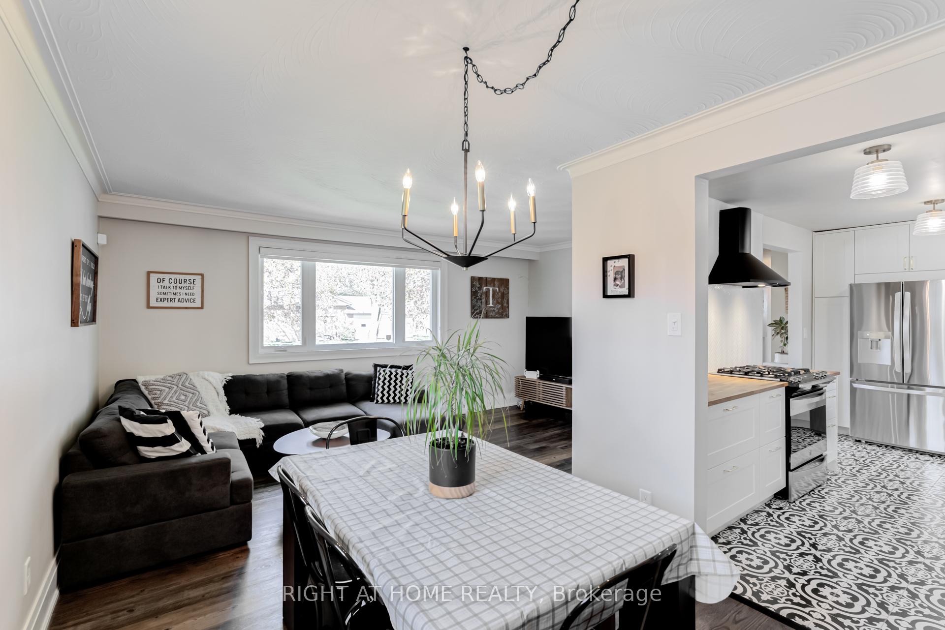 Photo 6 of 43 Sherwood Crescent, Brampton, Northwood Park — HOMEH
