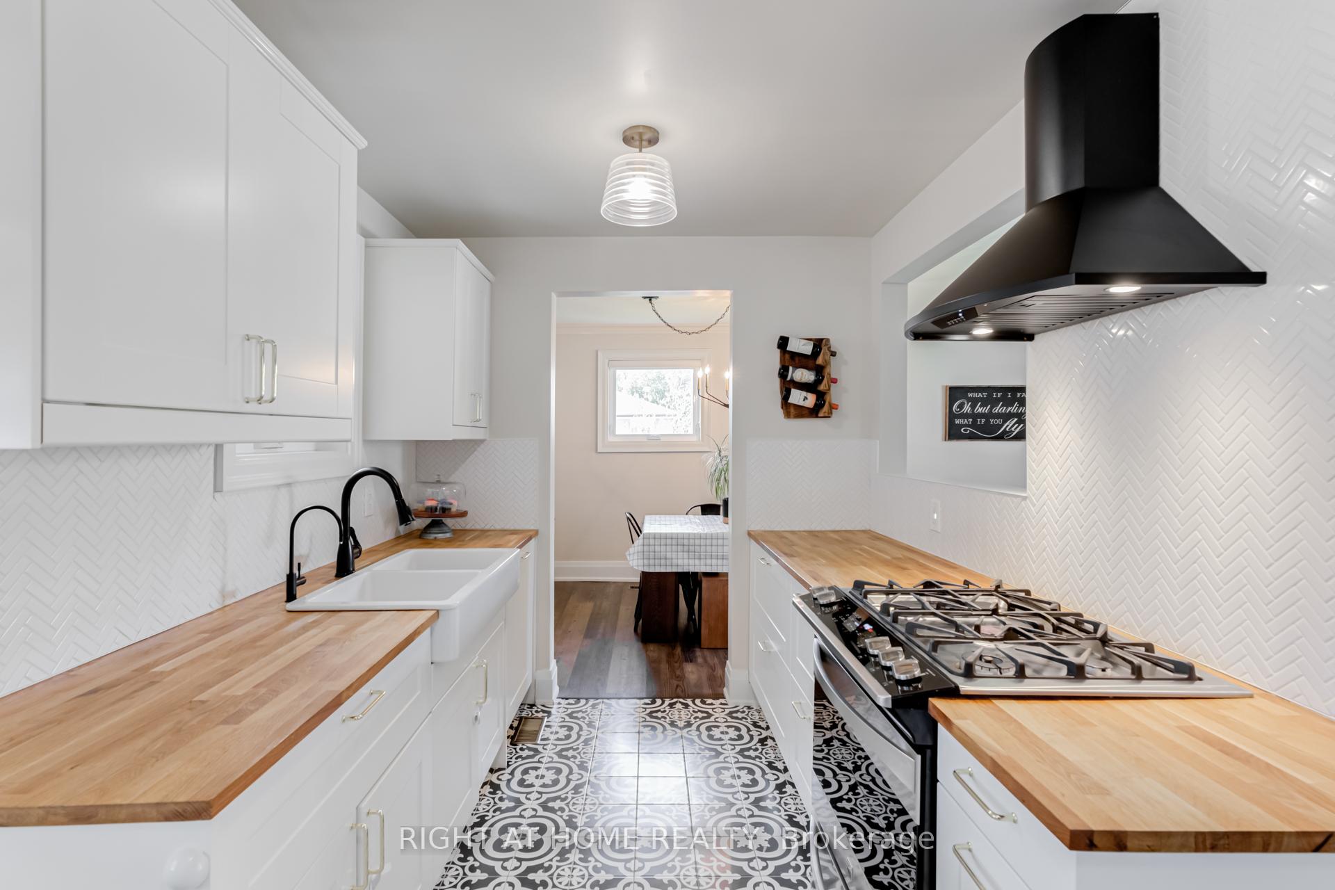 Photo 8 of 43 Sherwood Crescent, Brampton, Northwood Park — HOMEH